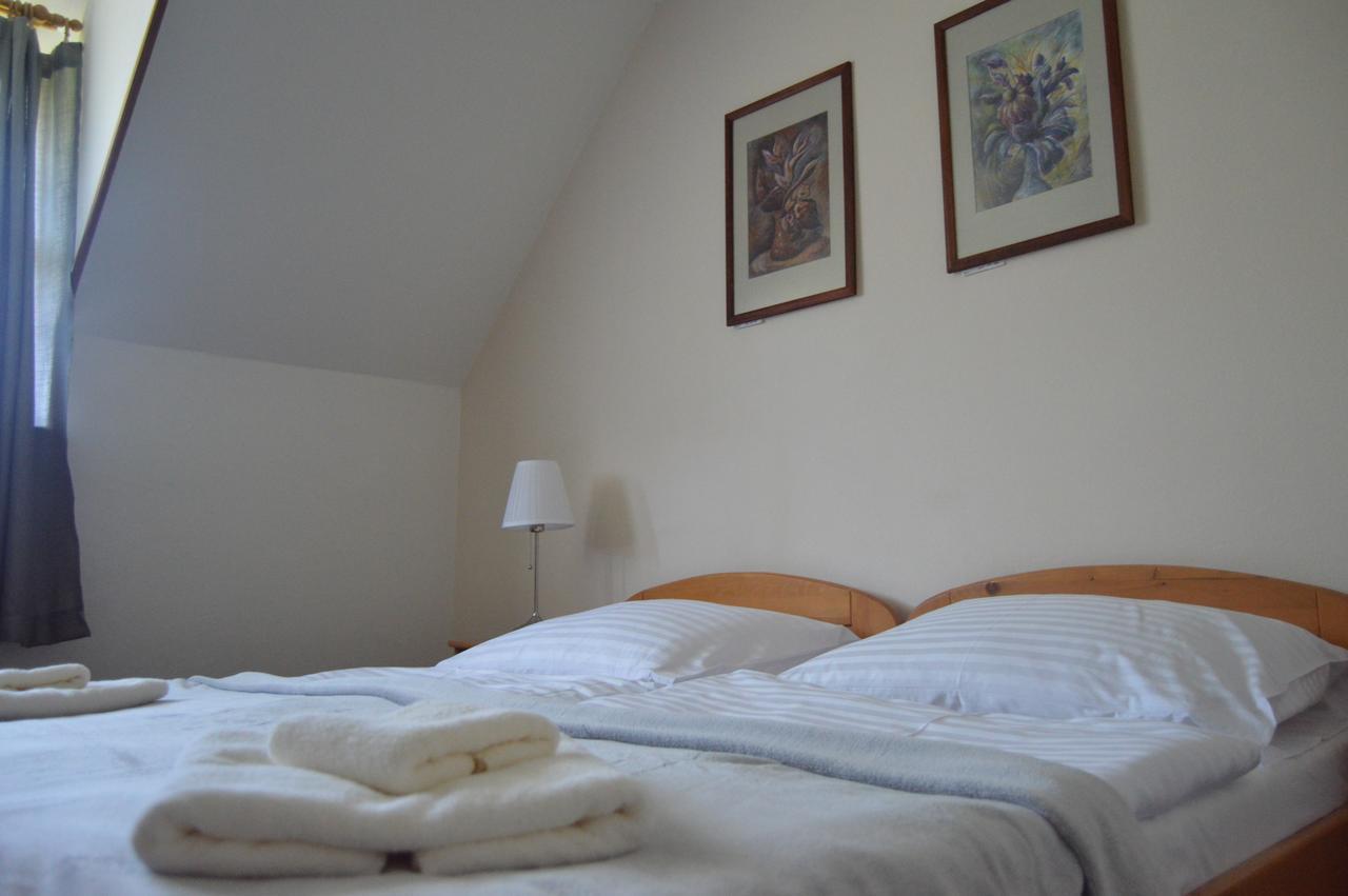 Motel Gombas Luaran gambar