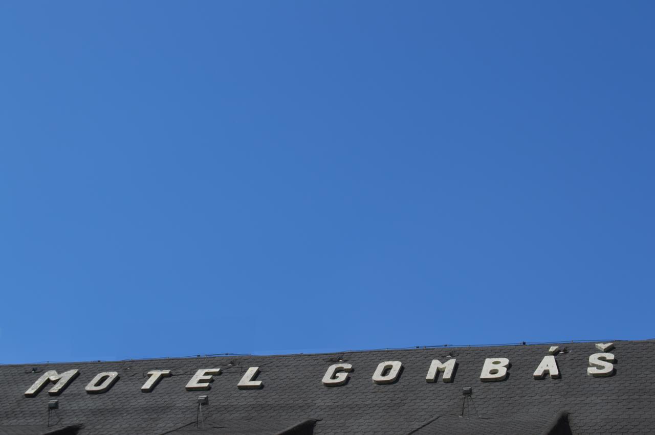 Motel Gombas Luaran gambar