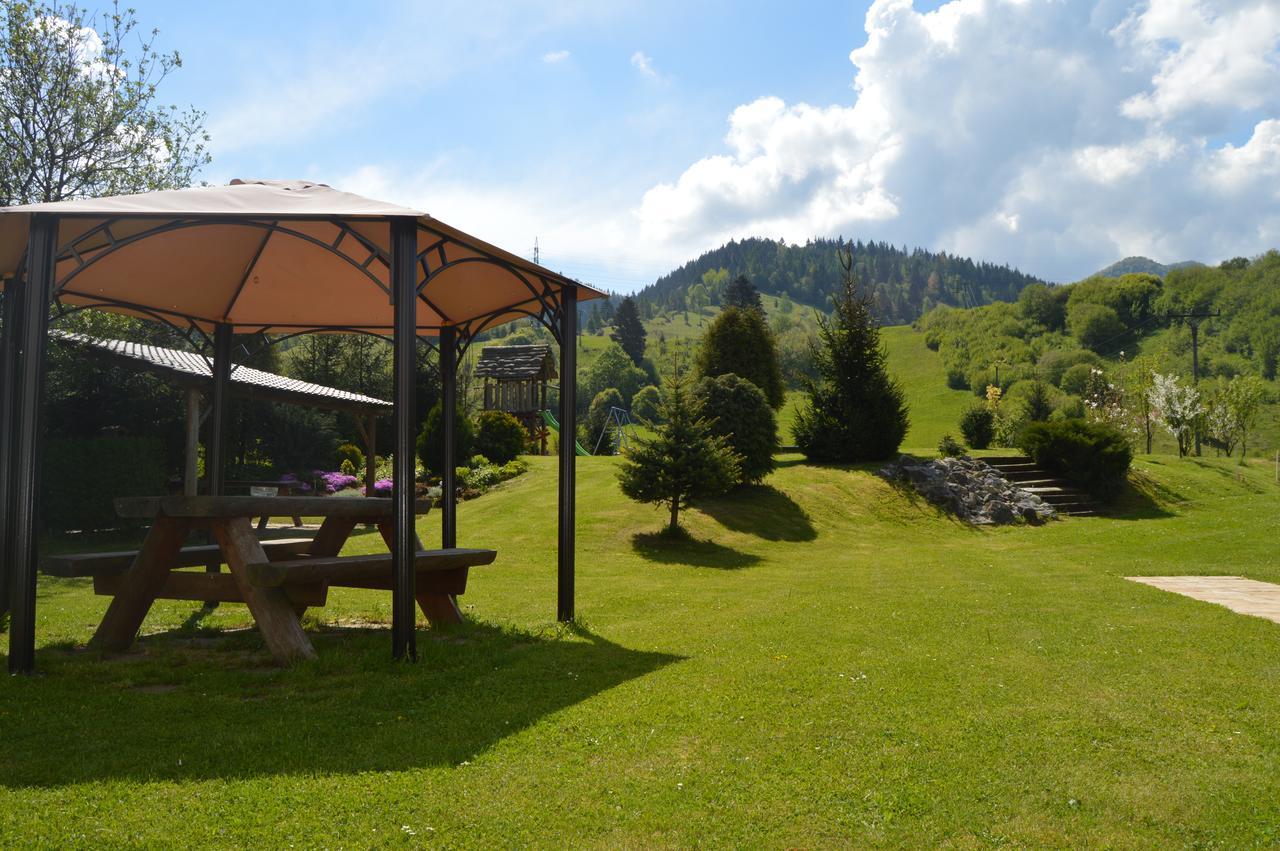 Motel Gombas Luaran gambar