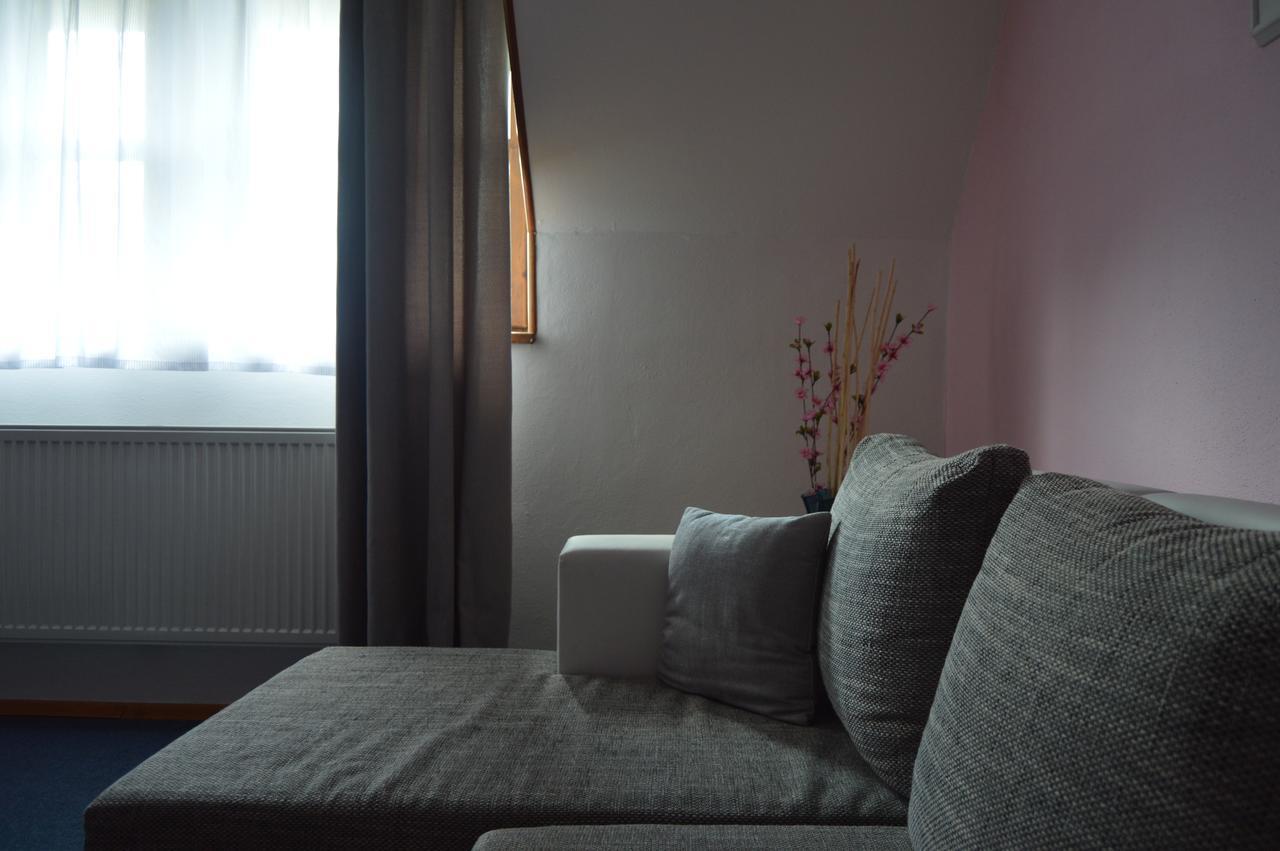 Motel Gombas Luaran gambar